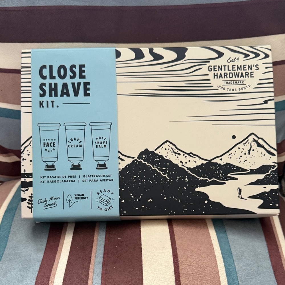 Close Shave Kit - Blue and White (Oak Moss Scent)